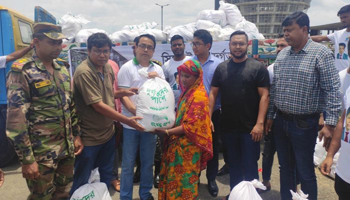 সিলেটে বন্যাদুর্গত মানুষের পাশে রংধনু গ্রুপ ও প্রতিদিনের বাংলাদেশ