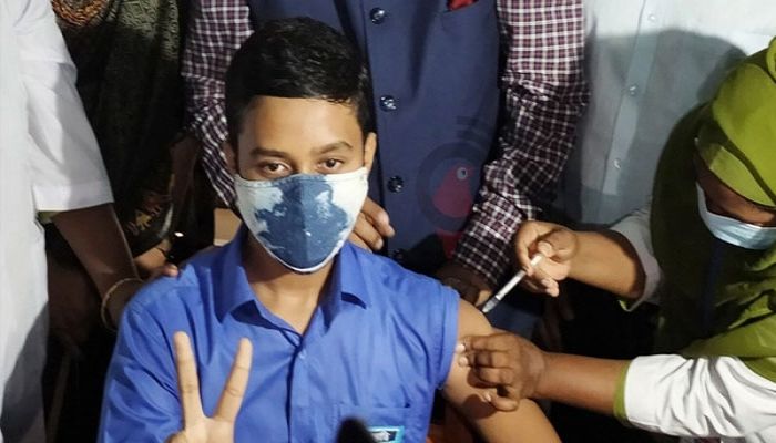 ফাইজারের টিকা পাবে ৫-১২ বছর বয়সীরা