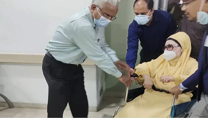 কোভিড ঝুঁকির কারণে বাসায় খালেদা: চিকিৎসক