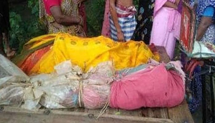 ফরিদপুরে ট্রাকচাপায় মা-মেয়ে নিহত