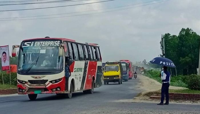 ঢাকা-টাঙ্গাইল মহাসড়কের ১৪ কিলোমিটারে ধীরগতি