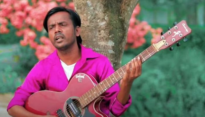 মনের কষ্টে আবার গান গাইছেন হিরো আলম 