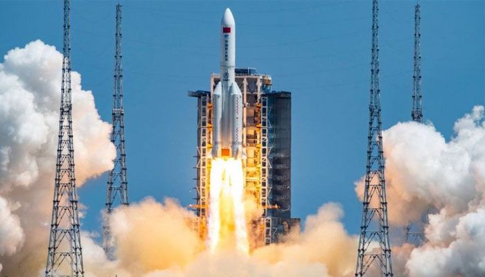 ২৫ টনের চীনা রকেট আছড়ে পড়লো পৃথিবীতে