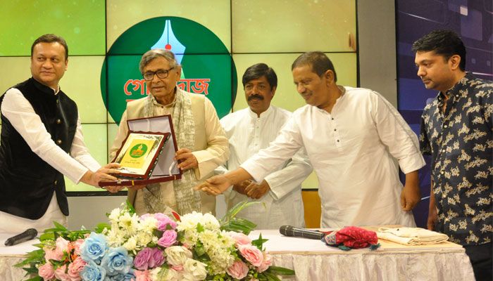 গোলন্দাজ আনন্দ আলো সাহিত্য পুরস্কার পেলেন আবদুল্লাহ আবু সায়ীদ