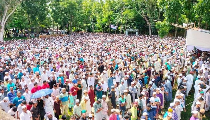 লাশ দেখে তিন বছরের মেয়েটির আহাজারি
