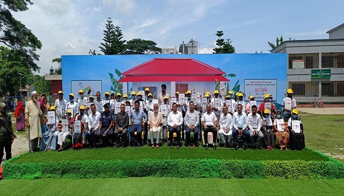 নরসিংদীতে আরও ২৫৬ পরিবার পেল প্রধানমন্ত্রীর উপহারের ঘর  