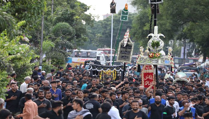 আশুরা পালনে শিয়াদের মিছিল