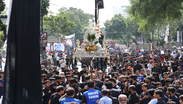 আগামীকালে অপোক্ষায় হাজারো মানুষ। ছবি : প্রতিদিনের বাংলাদেশ