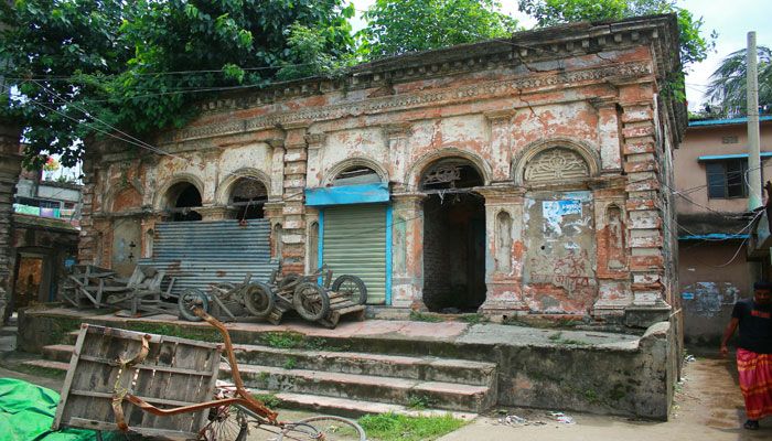 দেওয়ানবাড়ির জড়াজীর্ণ অংশ
