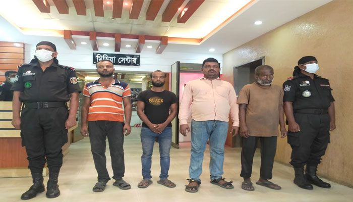 চুরি হওয়া রিকশা খুঁজতে গিয়ে নিজেই চোরের সরদার