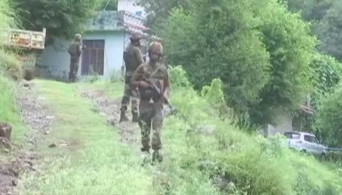 কাশ্মীরে সেনাক্যাম্পে সন্ত্রাসী হামলায় নিহত ৩