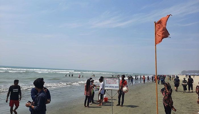 কক্সবাজার সৈকতে পর্যটক নিখোঁজ