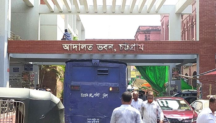 চট্টগ্রামে নৌ ঘাঁটির মসজিদে বোমা হামলায় পাঁচজনের ফাঁসি