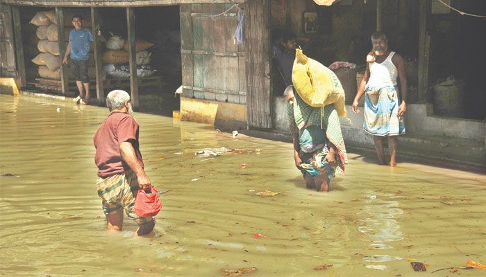 বৃষ্টি ছাড়াই জোয়ারের পানিতে ডুবল চট্টগ্রাম