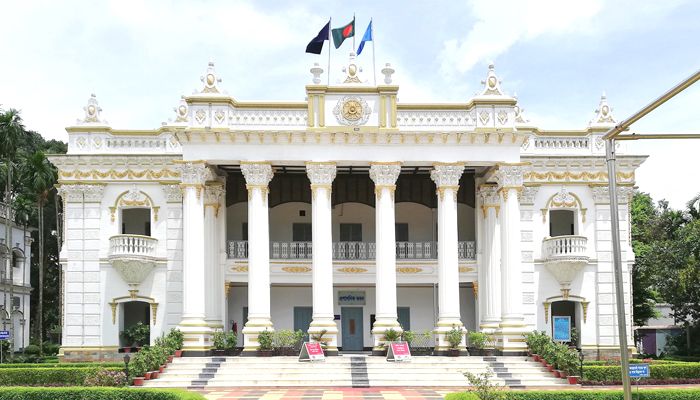 ঐতিহ্যবাহী মহেড়া জমিদার বাড়ি