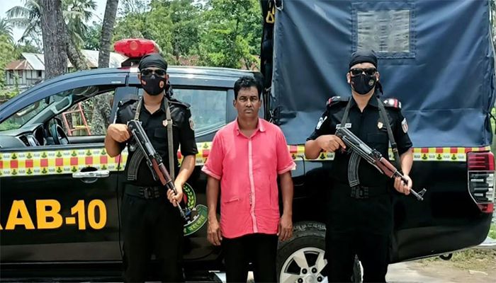 সাপুড়ে পেশার আড়ালে মাদকের কারবার, গ্রেপ্তার ১