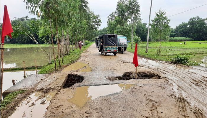 শেরপুরের ঝিনাইগাতীতে কালভার্টে ফাটল, দুর্ভোগে স্থানীয়রা 