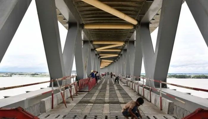 পদ্মা সেতুতে রেল ট্র্যাক বসানোর কাজ শুরু