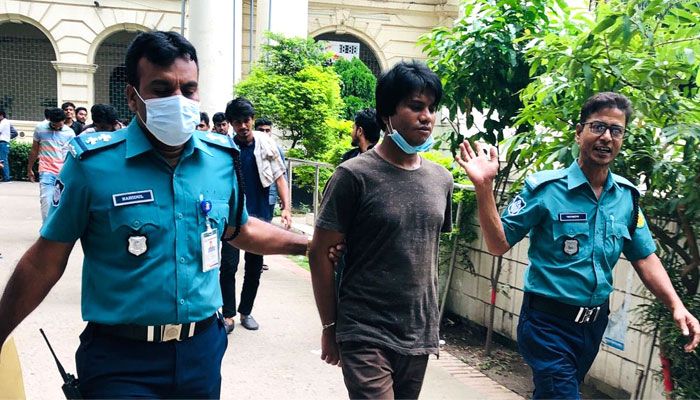 জবির ভর্তি পরীক্ষায় প্রক্সি: গ্রেপ্তার ঢাবি শিক্ষার্থী
