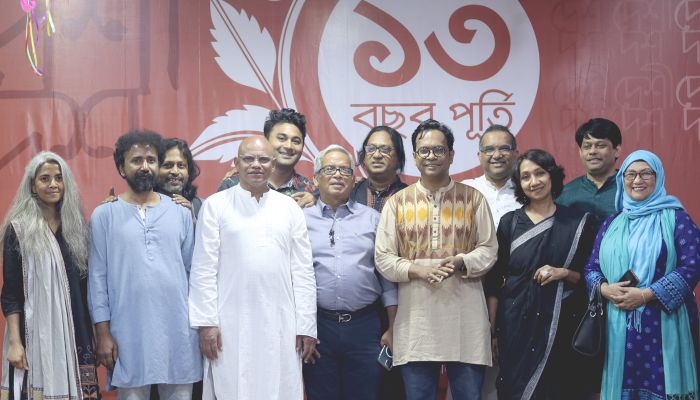 তেরো বছর পূর্তিতে ক্রেতাদের জন্য দেশীদশের উপহার
