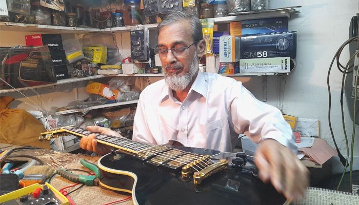 একজন গিটার ডাক্তারের গল্প 