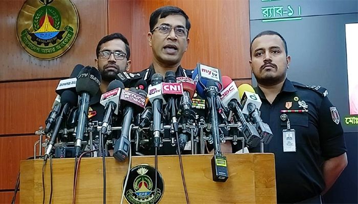 ব্ল্যাকমেলে জড়িত নারীসহ গ্রেপ্তার ৭