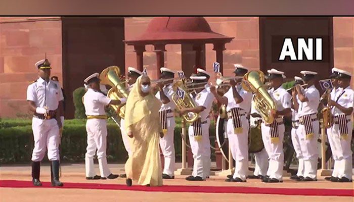 ভারতে প্রধানমন্ত্রী শেখ হাসিনাকে গার্ড অব অনার