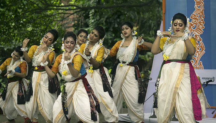 নৃত্যদল স্পন্দনের সম্মেলক পরিবেশনা। প্রবা ফটো 