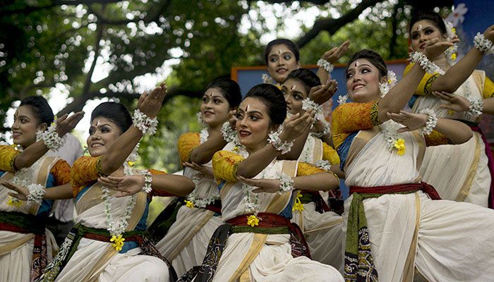 নৃত্যদল স্পন্দনের সম্মেলক পরিবেশনা। প্রবা ফটো 
