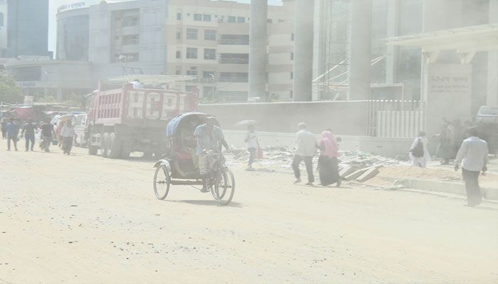 ধুলায় নাকাল নগরবাসী
