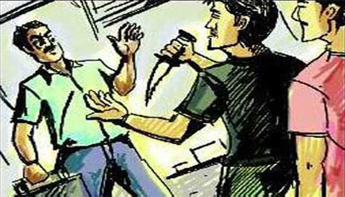 মাদারীপুরে যুবলীগ নেতাকে কুপিয়ে টাকা ছিনতাই