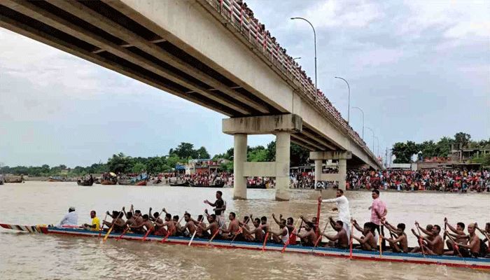 গড়াই নদীতে দুই দিনব্যাপী নৌকাবাইচ