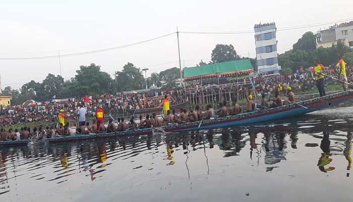 ইছামতীতে বাইচে চ্যাম্পিয়ন বাগচী চ্যালেঞ্জার