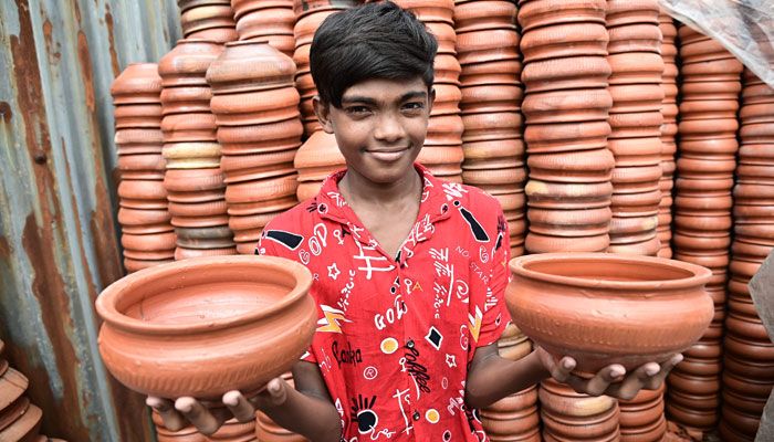 মাটির আসবাবপত্র