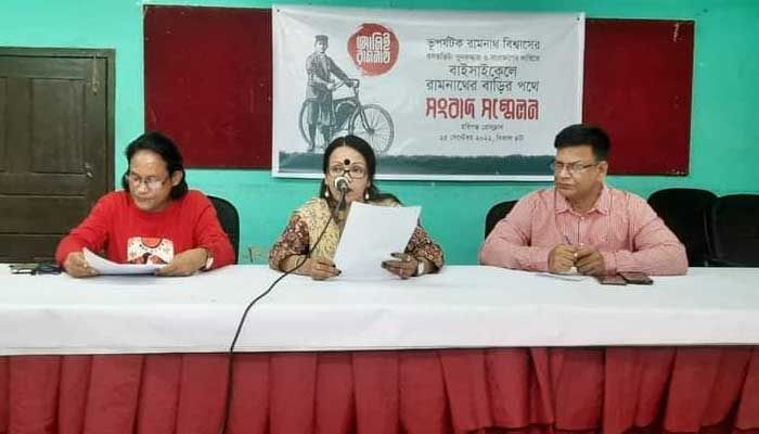 হবিগঞ্জ প্রেসক্লাব মিলনায়তনে সংবাদ সম্মেলন করেছেন বাংলাদেশ ট্রাভেল রাইটার্স অ্যাসোসিয়েশনের সদস্যরা। ছবি: প্রবা