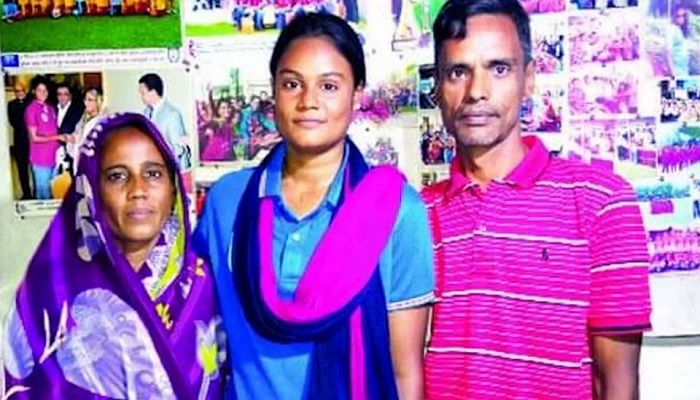 সাফজয়ী আঁখির বাড়িতে পুলিশ 