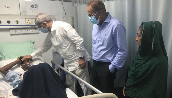 ছাত্রদলের শ্রাবণকে দেখতে হাসপাতালে বিএনপি মহাসচিব