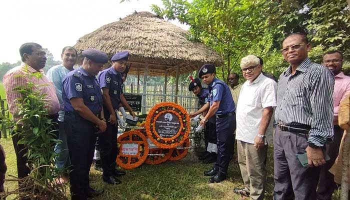 সৈয়দ শামসুল হকের সমাধিতে মৃত্যুদিবসের শ্রদ্ধা