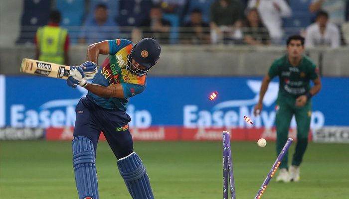 ৩৬ রানে ৩ উইকেট হারিয়ে চাপে শ্রীলঙ্কা