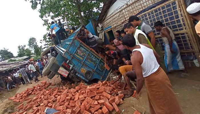 ট্রাকচাপায় দুই রোহিঙ্গার মৃত্যু
