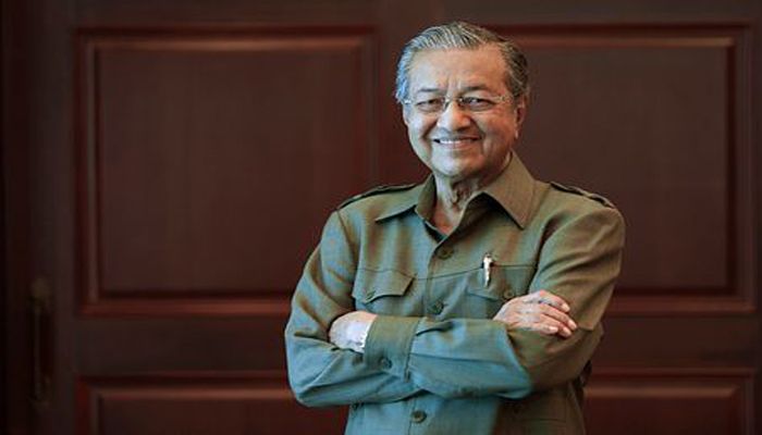 হাসপাতাল থেকে ছাড়া পেলেন মাহাথির
