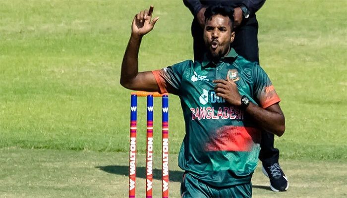 অভিষেকের প্রথম ওভারে এবাদতের জোড়া উইকেট