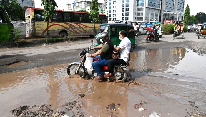 অর্থোপেডিক হাসপাতালের সামনে জলাবদ্ধতা