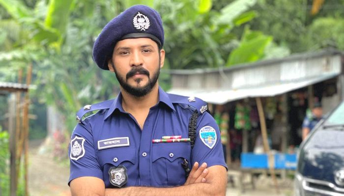 পুলিশ অফিসার হয়ে আসছেন নায়ক নিরব