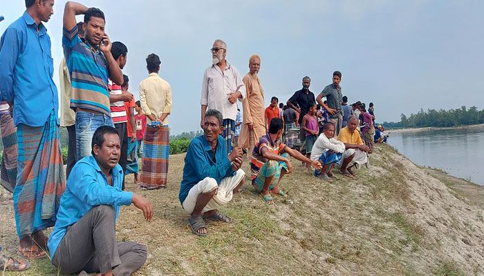 করতোয়ায় নৌকাডুবিতে মৃত্যু বেড়ে ৬৪