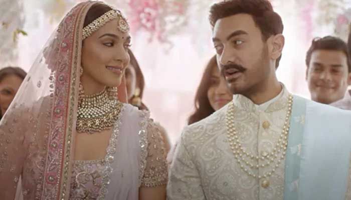 আমিরের বিরুদ্ধে ধর্মীয় অনুভূতিতে আঘাত দেওয়ার অভিযোগ