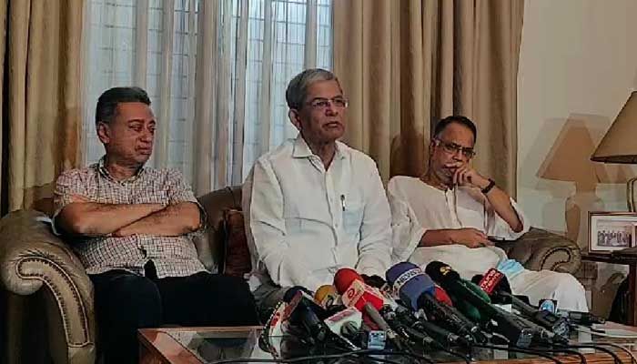 বিদ্যুৎ বিপর্যয় সরকারের দায়িত্বহীনতায় : মির্জা ফখরুল 