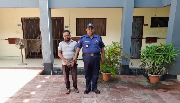 রূপগঞ্জে ছিনতাইকারী গ্রেপ্তার 
