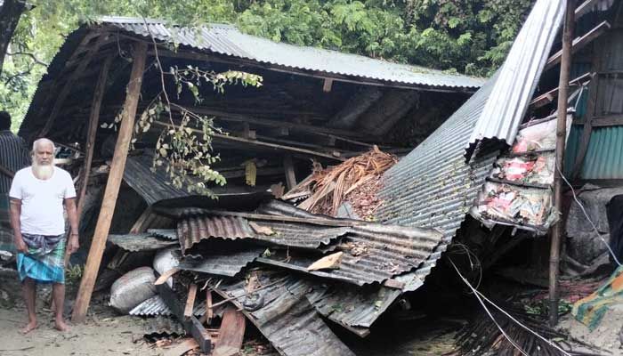 ক্ষতিগ্রস্তদের পাশে দাঁড়াতে নেতাকর্মীদের আহ্বান ফখরুলের