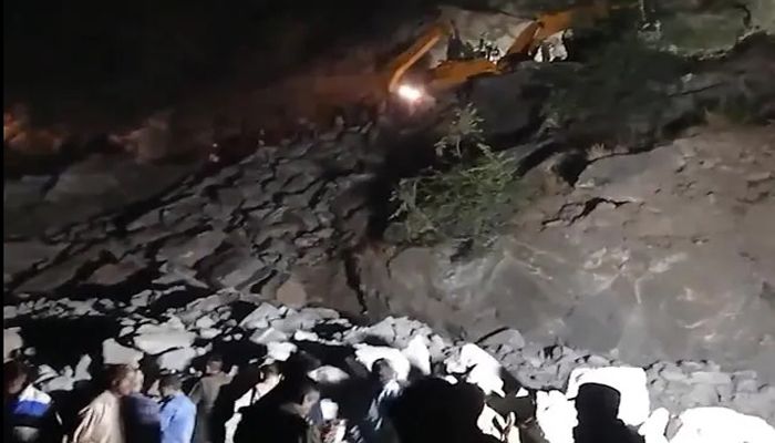 কাশ্মীরে টানেলে ভূমিধসে নিহত ৪